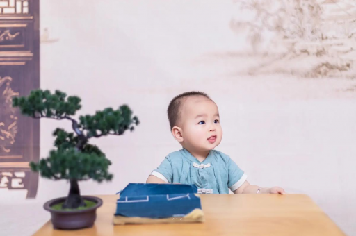 长葛怀孕肚子中间凹两边凸